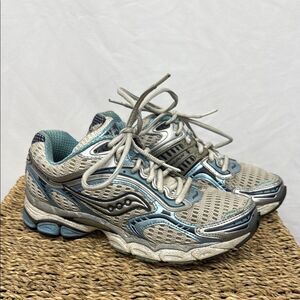 Saucony Triumph 6 Women's Gray and Blue Running Shoes sz 6.5